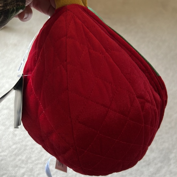 Snow ❄️ Whites plush 85th anniversary apple 🍎 opens to show a 2 sided plush - Picture 7 of 10